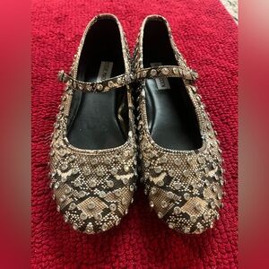 Steve Madden Women’s Snakeskin Bejeweled MaryJane’s flats Sz 8